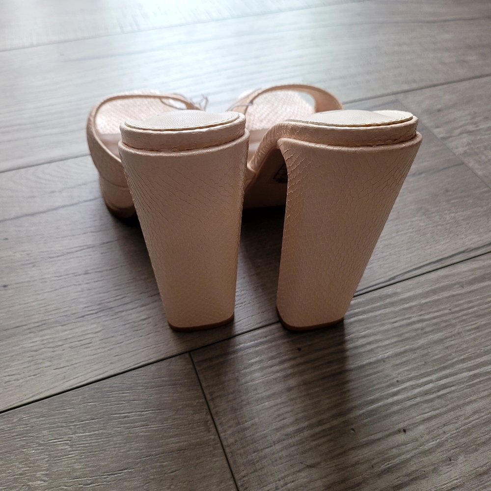 So Me Textured Cream-Nude Platform Heels - Picture 5 of 7
